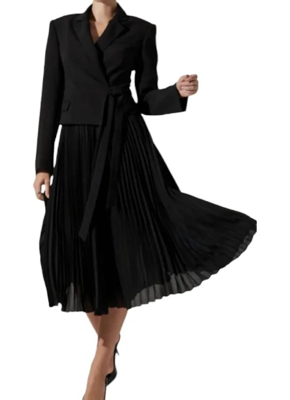 Sekani Mixed Media Dress In Black Crew Neckline Sporty