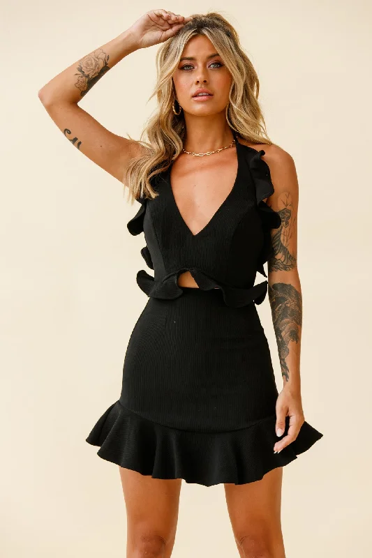 Always Late Cut-Out Waist Ruffle Halterneck Dress Black Tunics Vintage classic