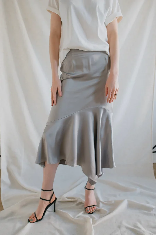 The Lucille Skirt - Silver pleated skirt texture